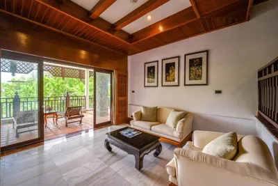 Suite familiare Hillside con una camera da letto e vasca da bagno sulla terrazza — Thavorn Beach Village Resort & Spa Phuket