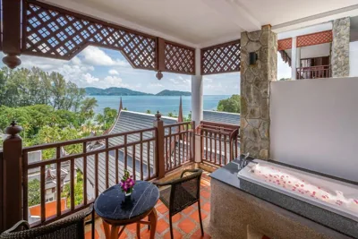 Suite familiare Seaview Hillside con 2 camere da letto e vasca da bagno sulla terrazza — Thavorn Beach Village Resort & Spa Phuket